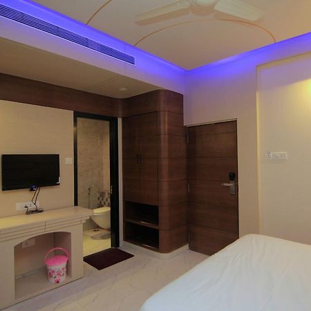 Hotel Sai Dharam Palace 쉬르디 외부 사진