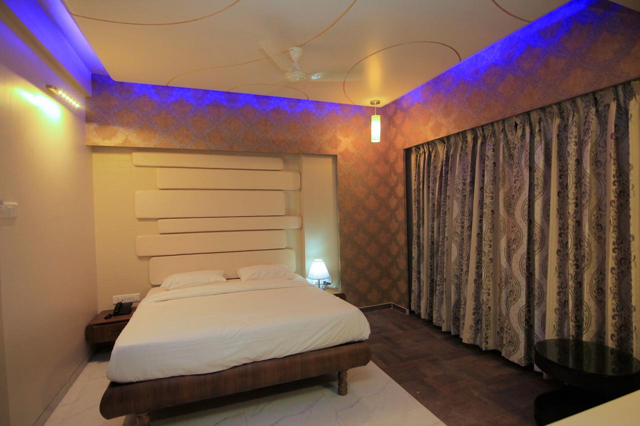 Hotel Sai Dharam Palace 쉬르디 외부 사진