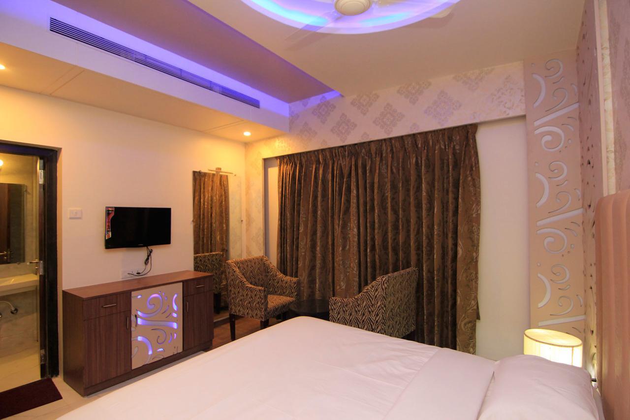 Hotel Sai Dharam Palace 쉬르디 외부 사진