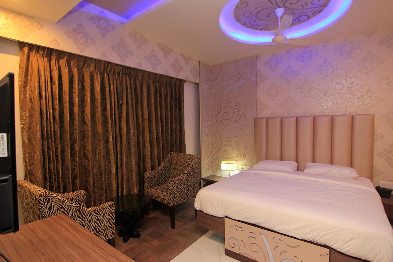 Hotel Sai Dharam Palace 쉬르디 외부 사진