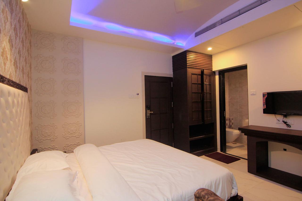 Hotel Sai Dharam Palace 쉬르디 외부 사진
