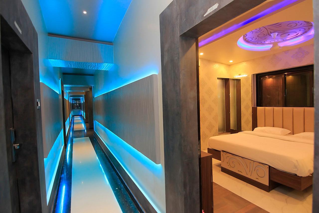 Hotel Sai Dharam Palace 쉬르디 외부 사진