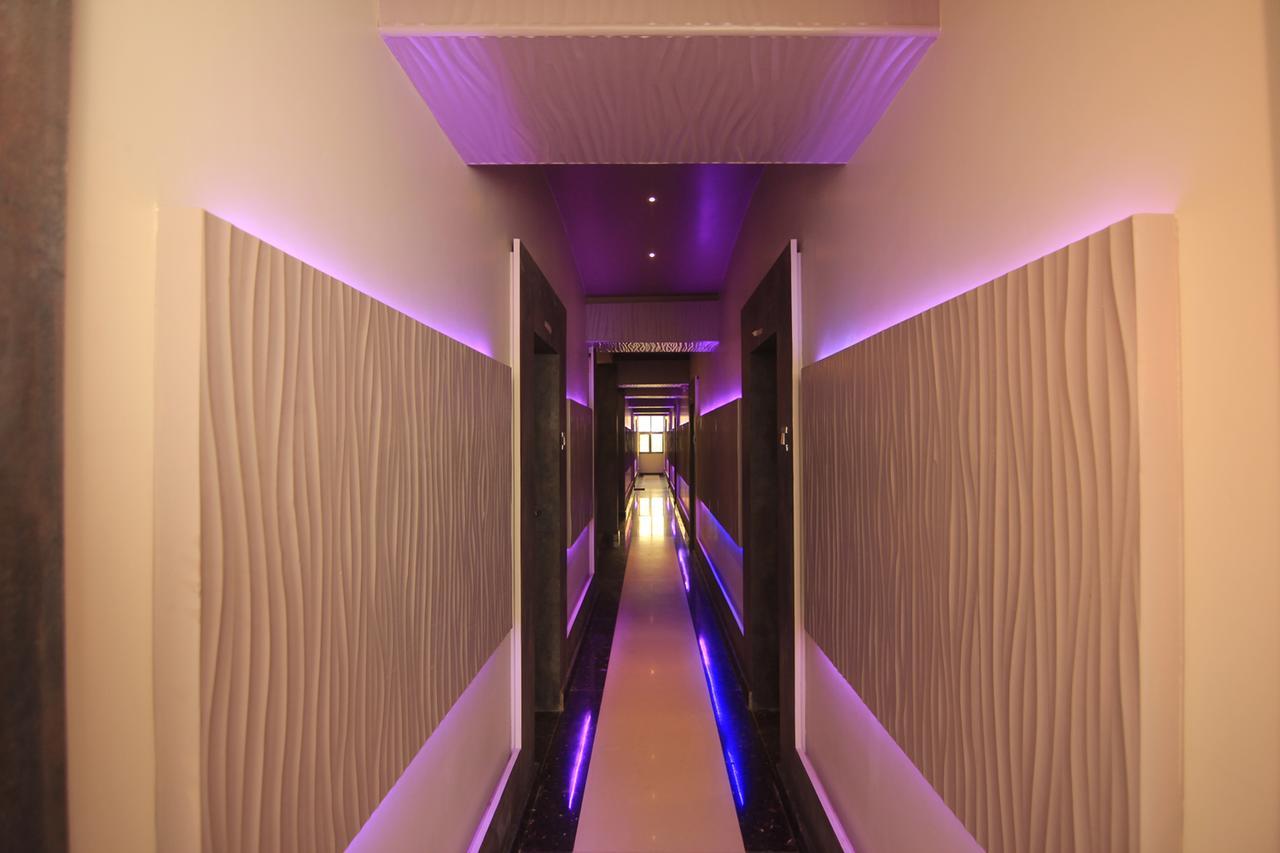 Hotel Sai Dharam Palace 쉬르디 외부 사진