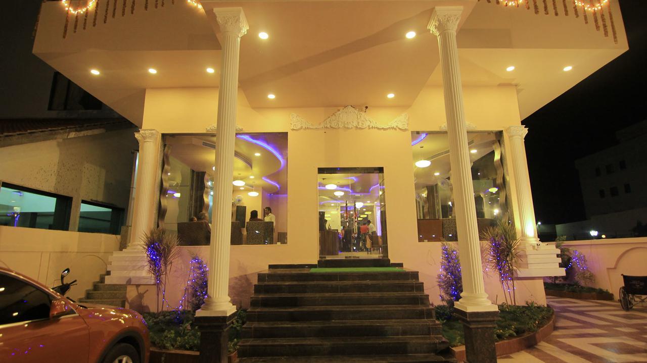 Hotel Sai Dharam Palace 쉬르디 외부 사진