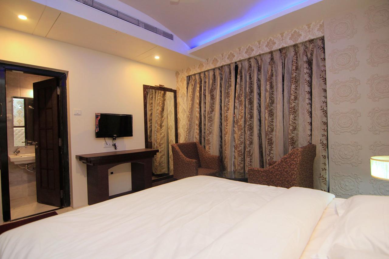 Hotel Sai Dharam Palace 쉬르디 외부 사진