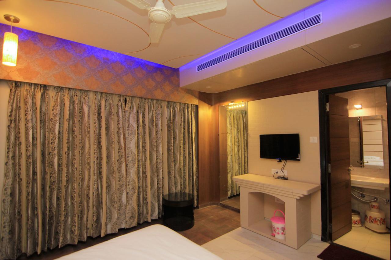 Hotel Sai Dharam Palace 쉬르디 외부 사진