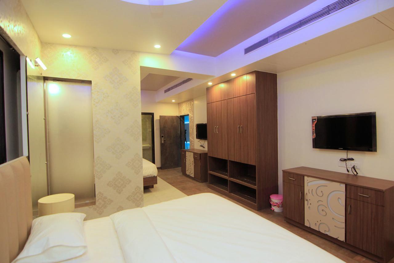 Hotel Sai Dharam Palace 쉬르디 외부 사진
