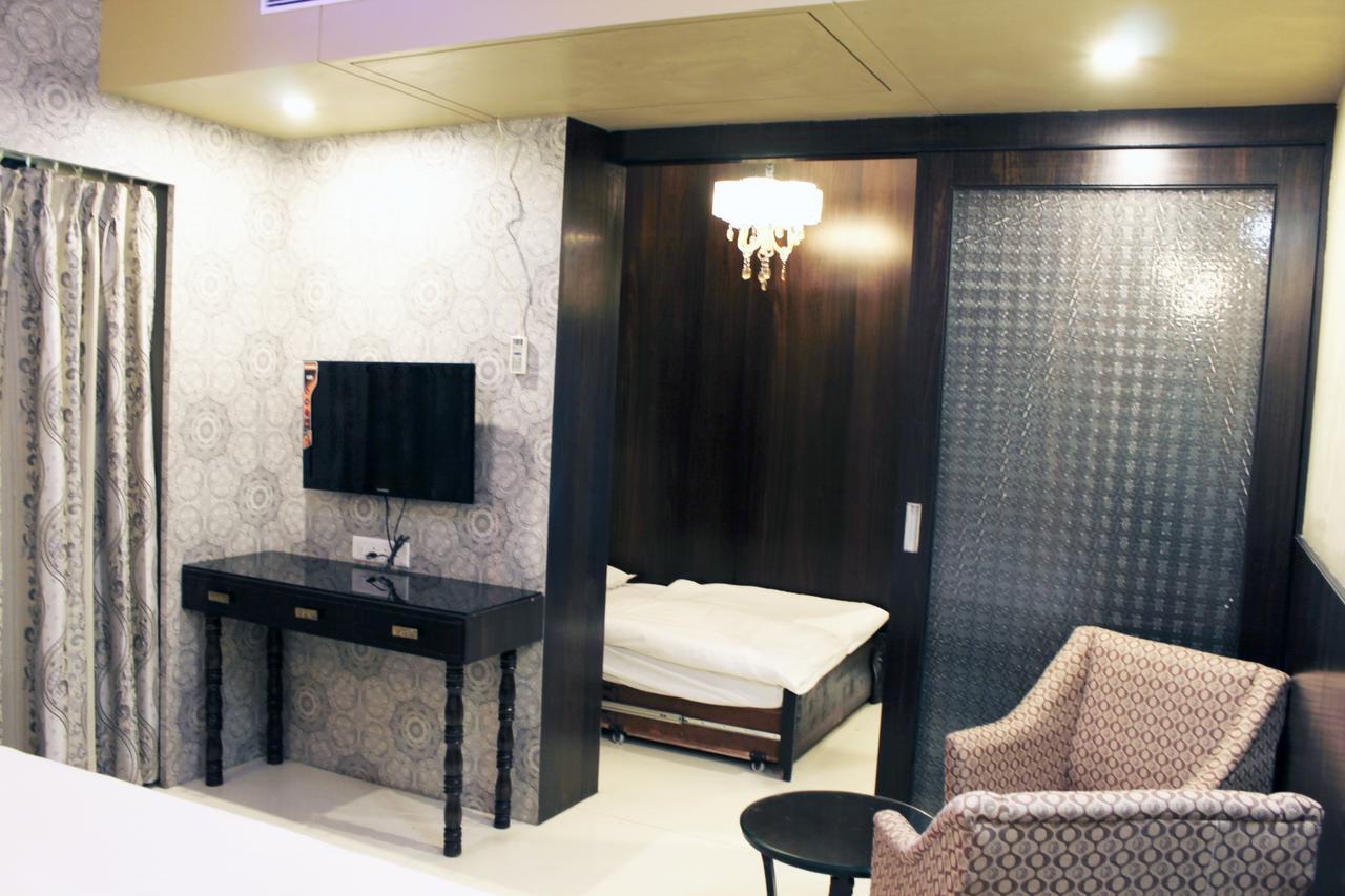 Hotel Sai Dharam Palace 쉬르디 외부 사진