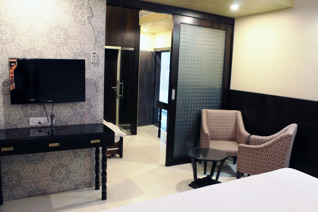 Hotel Sai Dharam Palace 쉬르디 외부 사진