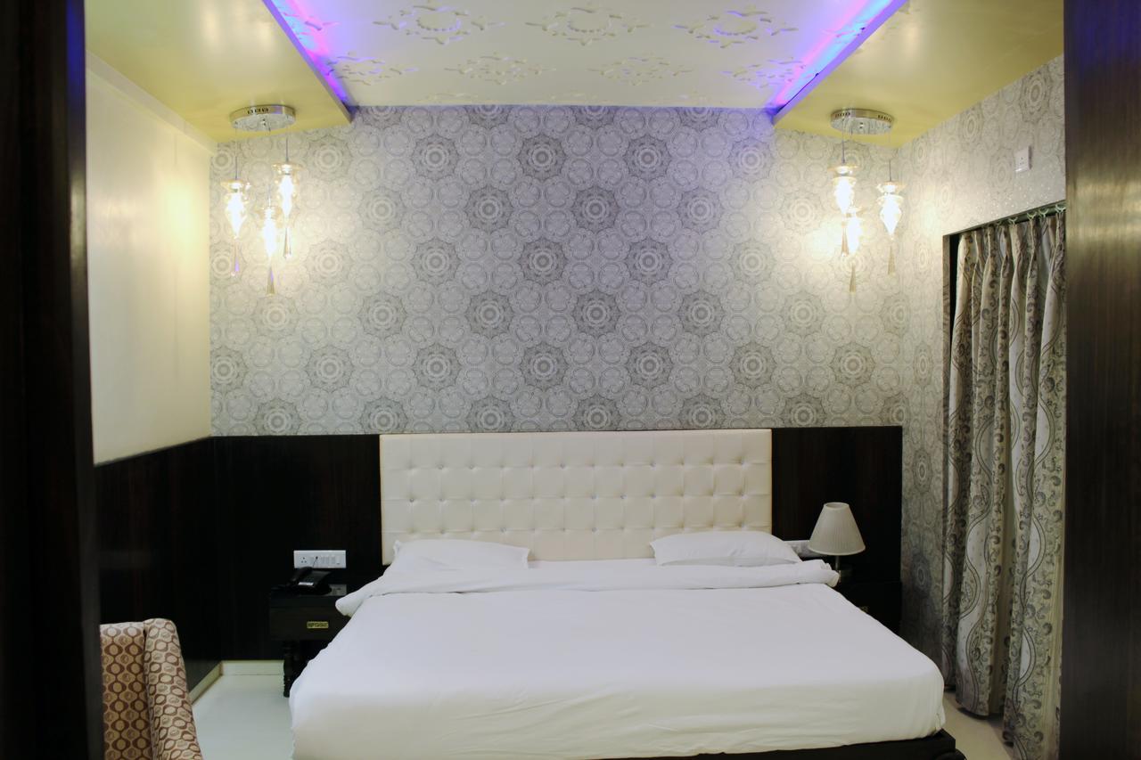 Hotel Sai Dharam Palace 쉬르디 외부 사진
