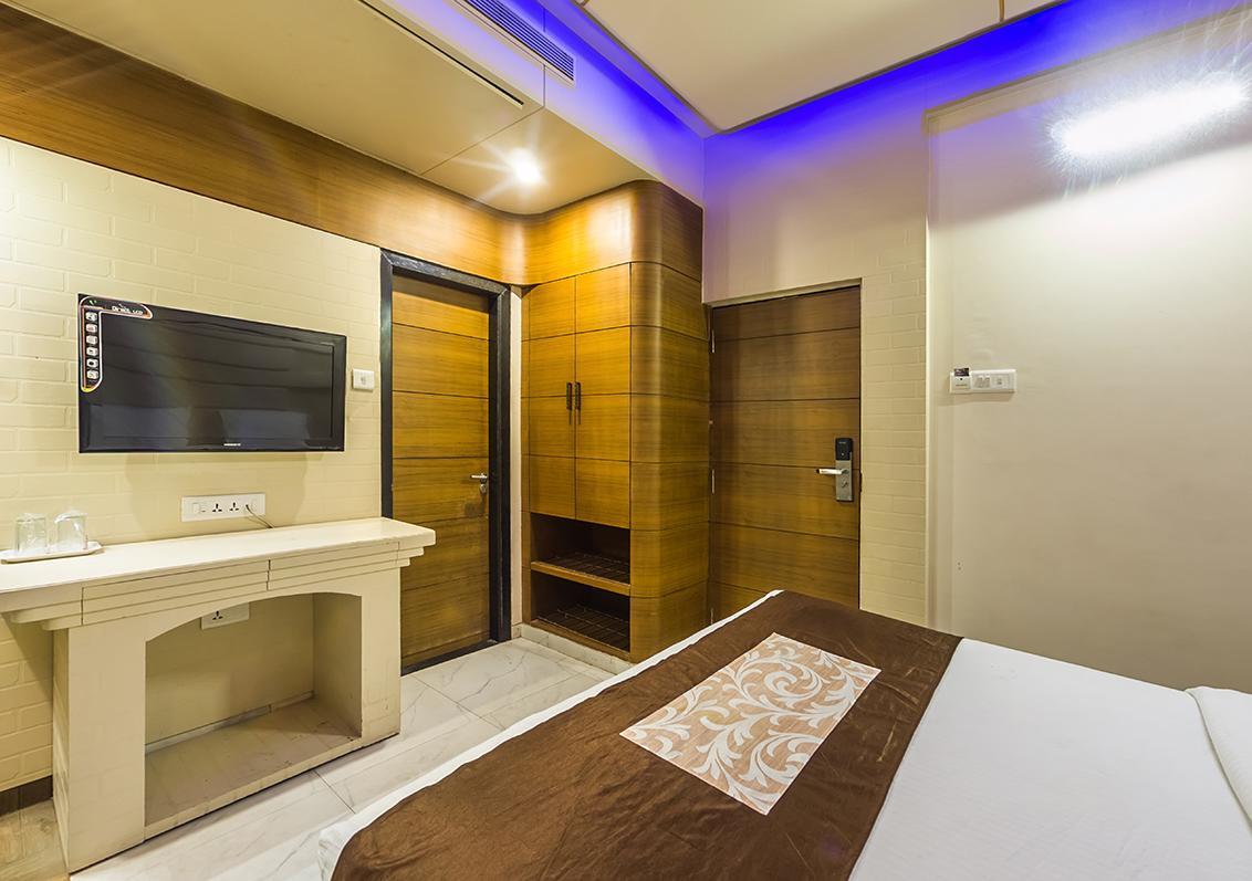 Hotel Sai Dharam Palace 쉬르디 외부 사진